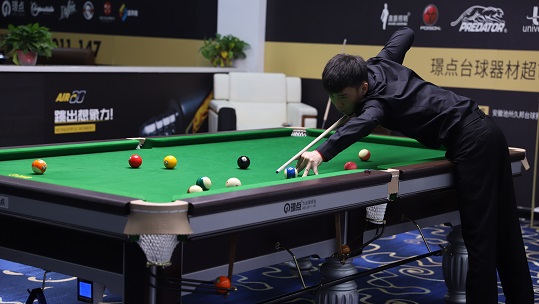 在中场的角 在中场的角