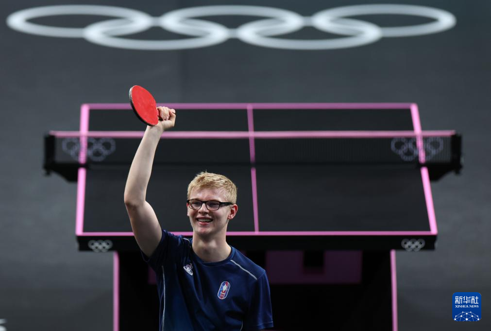 她都在不断 她都在不断