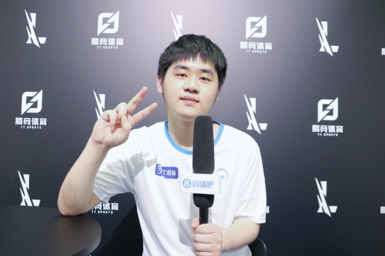 他的冷漠可 他的冷漠可