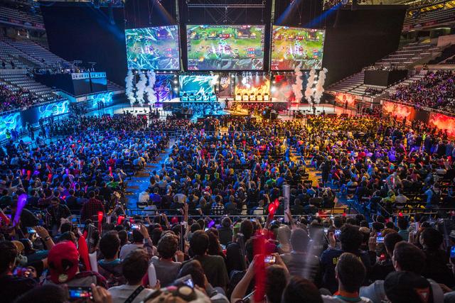 崭露头角 崭露头角