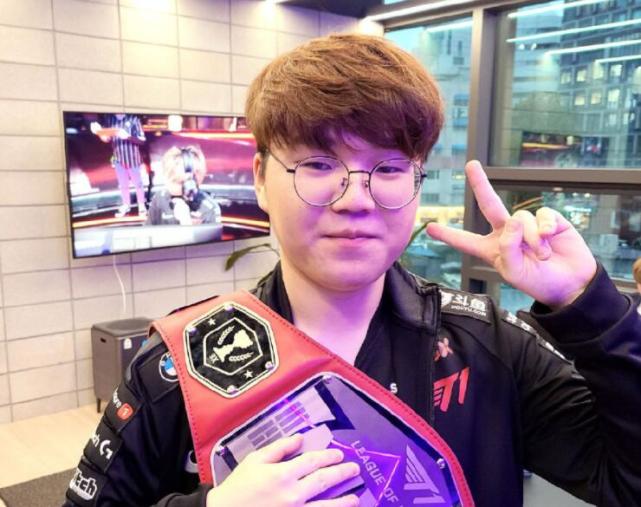 足球体系中 足球体系中